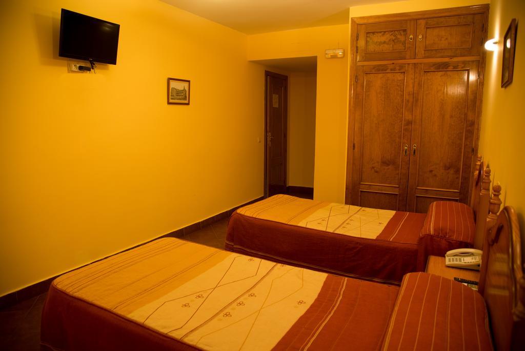 Hostal Hueso Трухильо Экстерьер фото