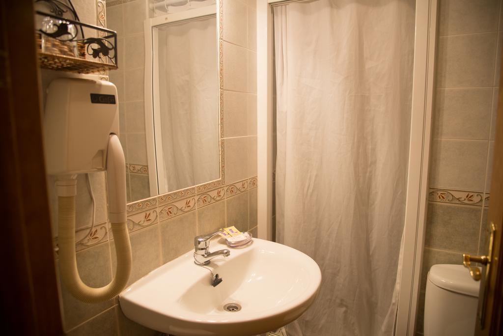 Hostal Hueso Трухильо Экстерьер фото