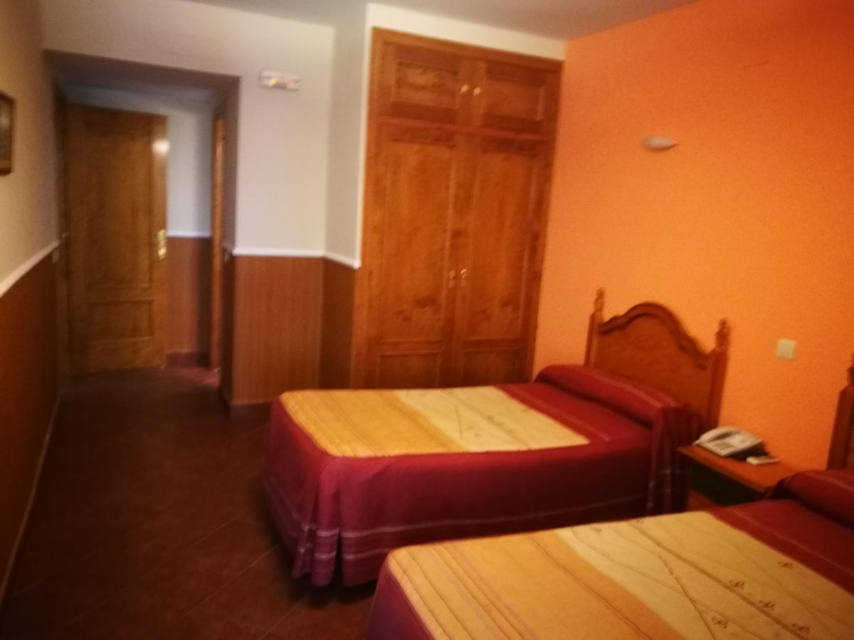Hostal Hueso Трухильо Экстерьер фото