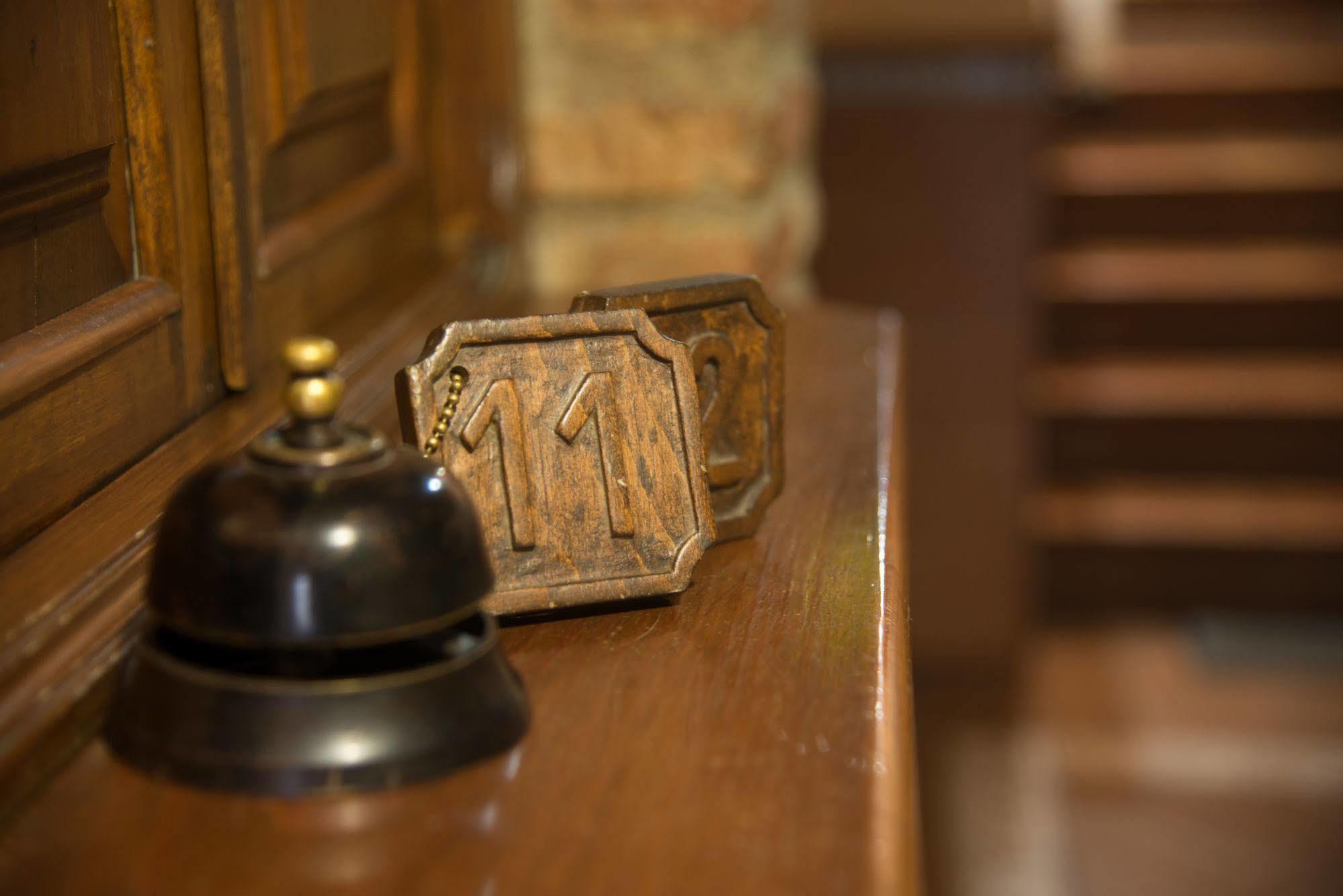 Hostal Hueso Трухильо Экстерьер фото