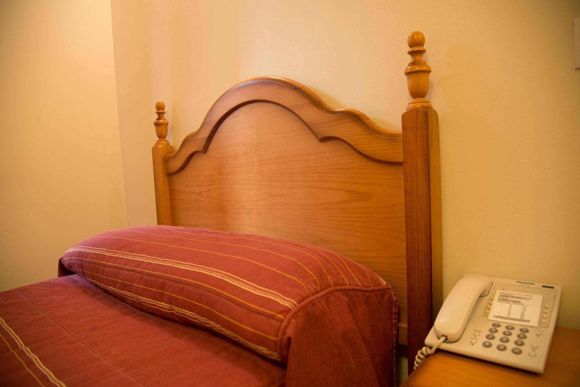 Hostal Hueso Трухильо Экстерьер фото