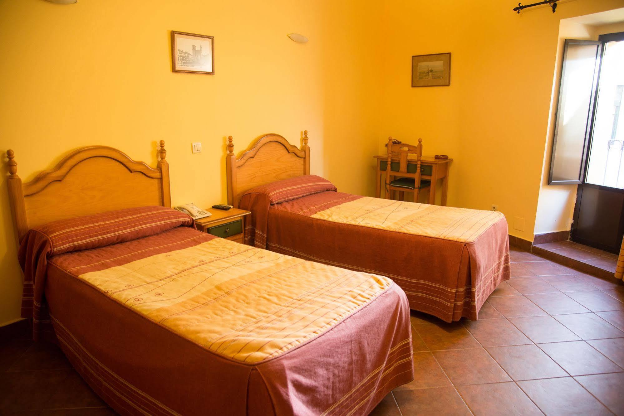 Hostal Hueso Трухильо Экстерьер фото