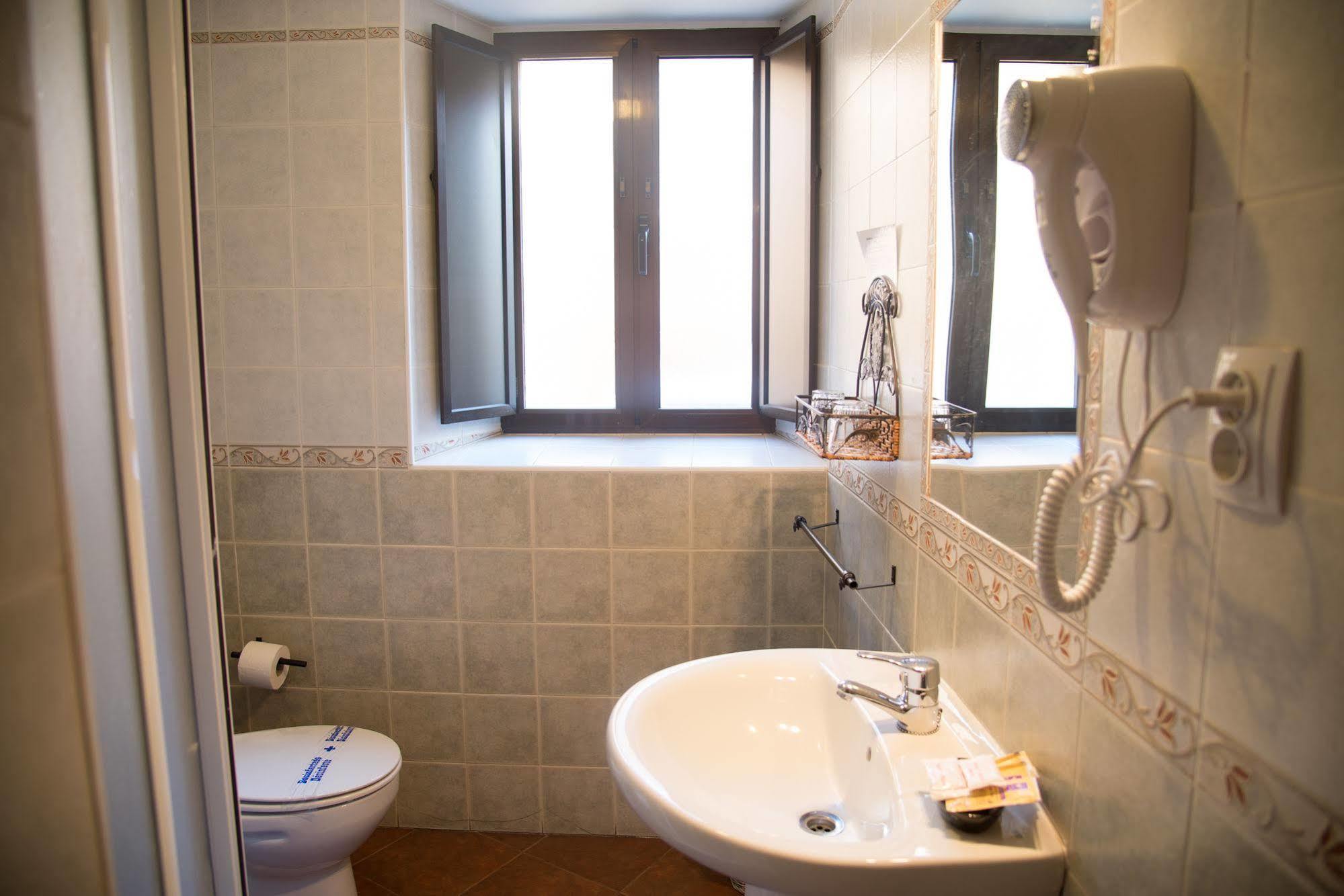 Hostal Hueso Трухильо Экстерьер фото