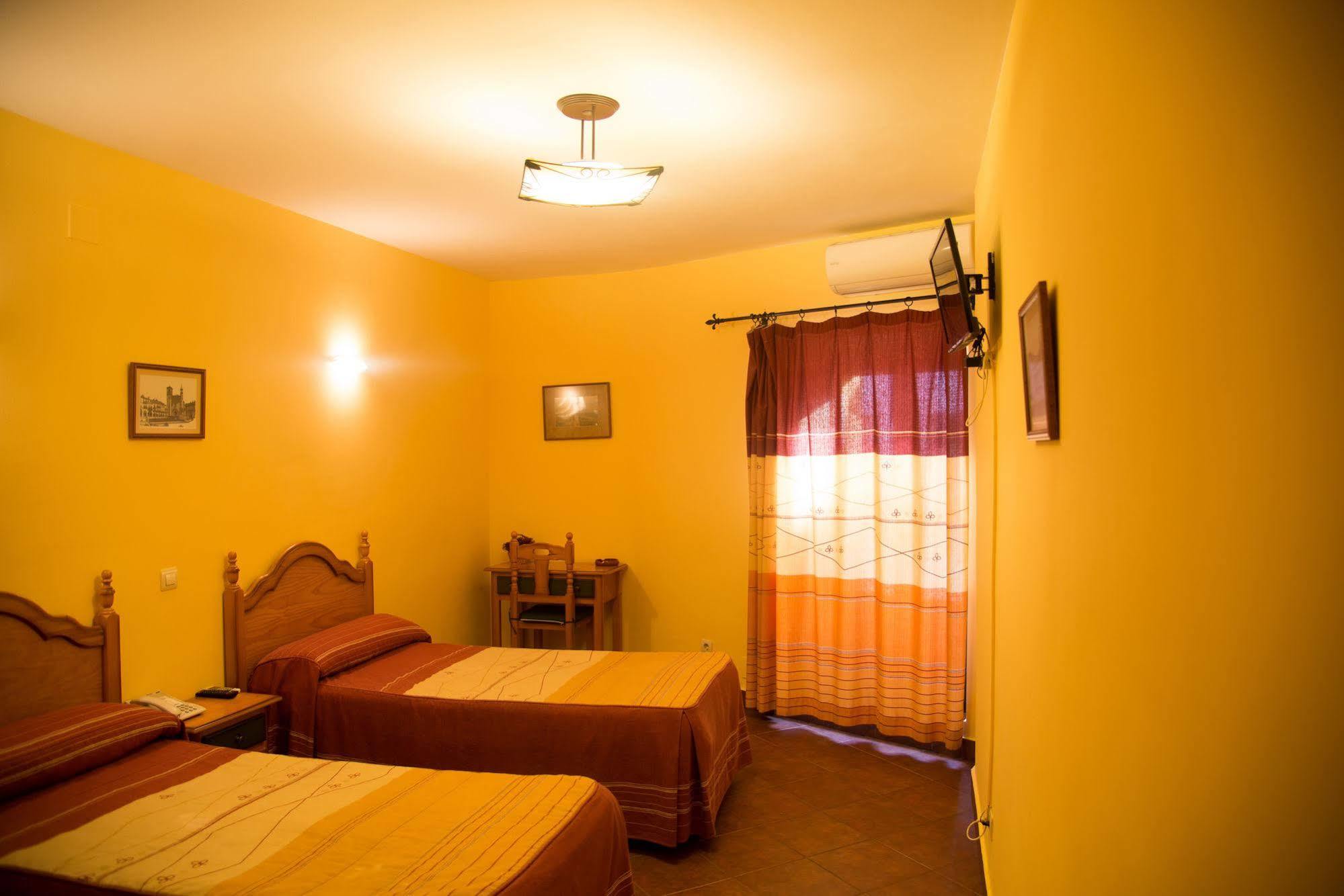 Hostal Hueso Трухильо Экстерьер фото