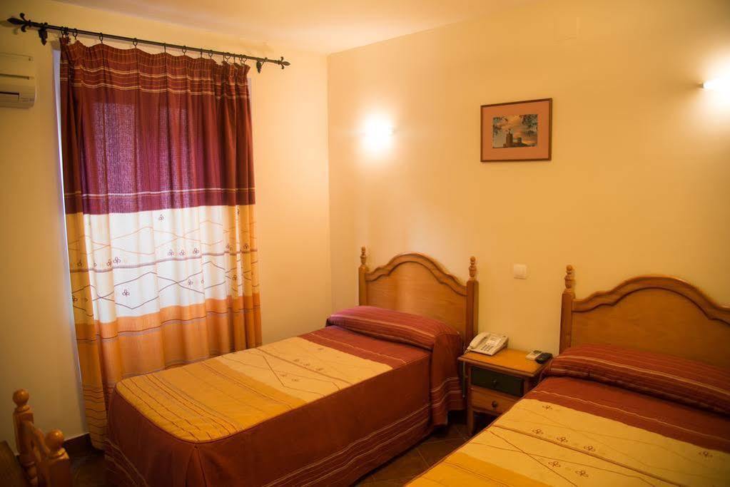 Hostal Hueso Трухильо Экстерьер фото