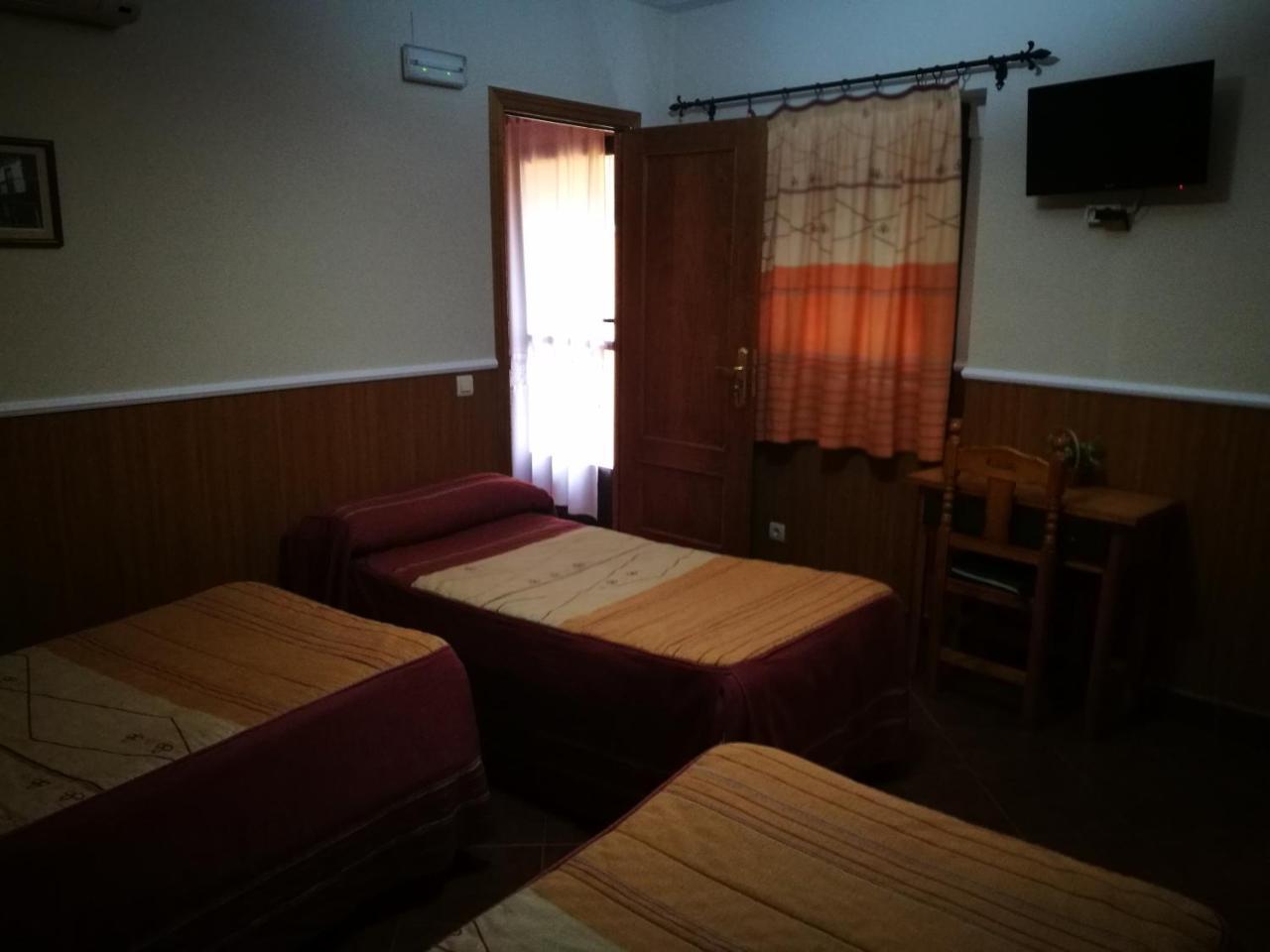 Hostal Hueso Трухильо Экстерьер фото